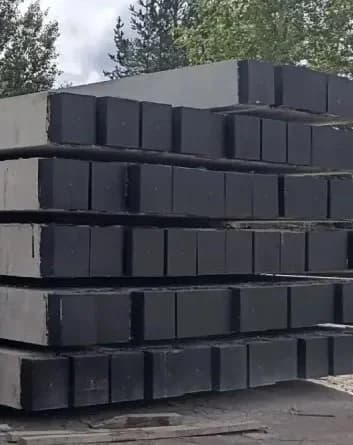 Штабель составных свай с гидроизолированными стыковыми торцами на складе